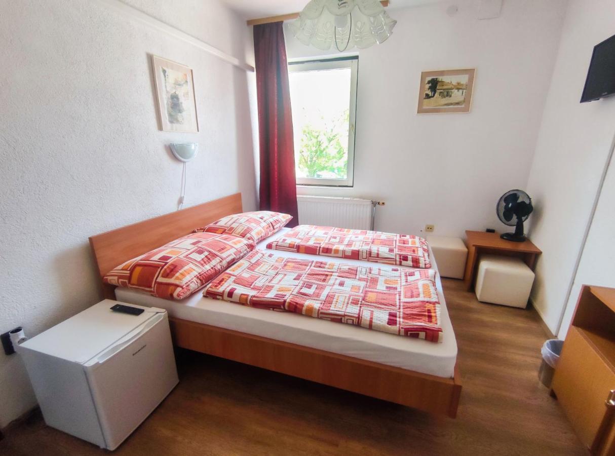 Viktoria Panzio Zamardi Hotel Luaran gambar