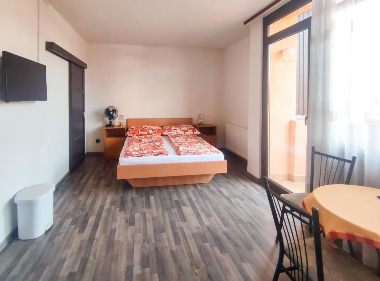 Viktoria Panzio Zamardi Hotel Luaran gambar