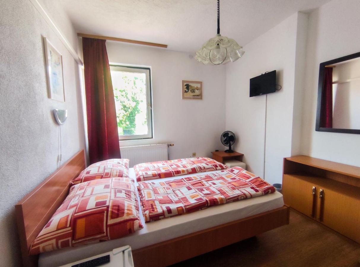 Viktoria Panzio Zamardi Hotel Luaran gambar