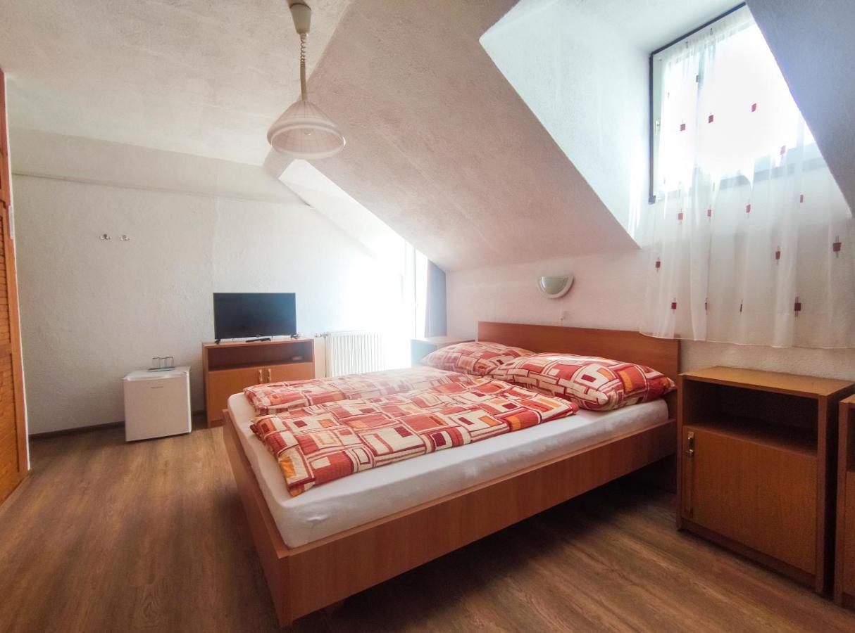 Viktoria Panzio Zamardi Hotel Luaran gambar