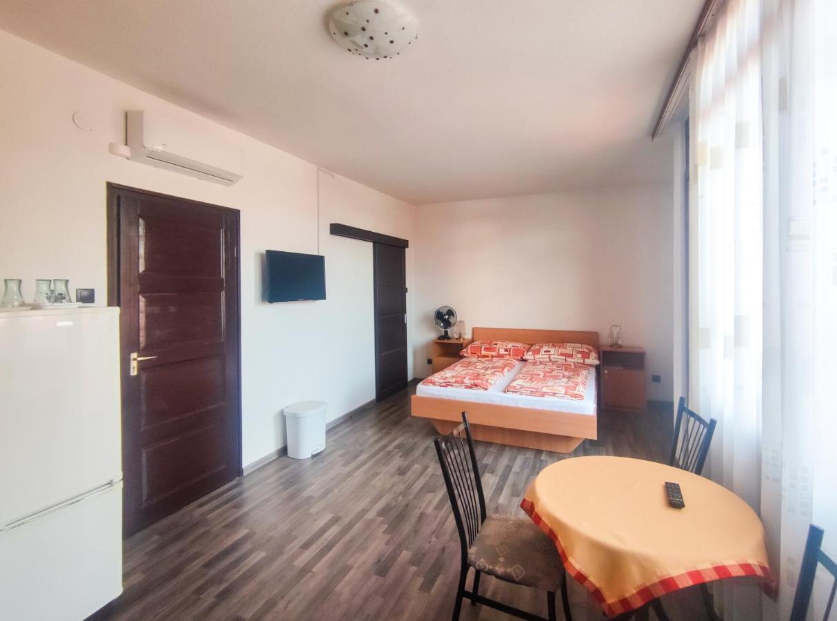 Viktoria Panzio Zamardi Hotel Luaran gambar
