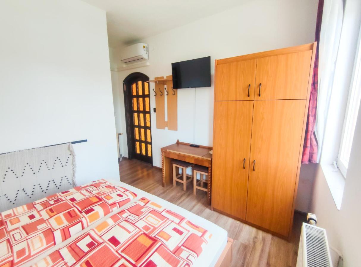 Viktoria Panzio Zamardi Hotel Luaran gambar